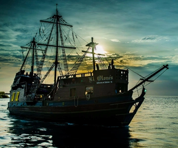 Cozumel: Pirate Ship Cruise with Open Bar, Dinner, and Show