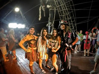 Cozumel, Pirate Ship Cruise avec bar ouvert, dîner et spectacle - Housity
