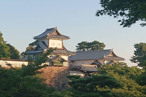 Kanazawa: Historical Walking Tour with Kenrokuen Ticket