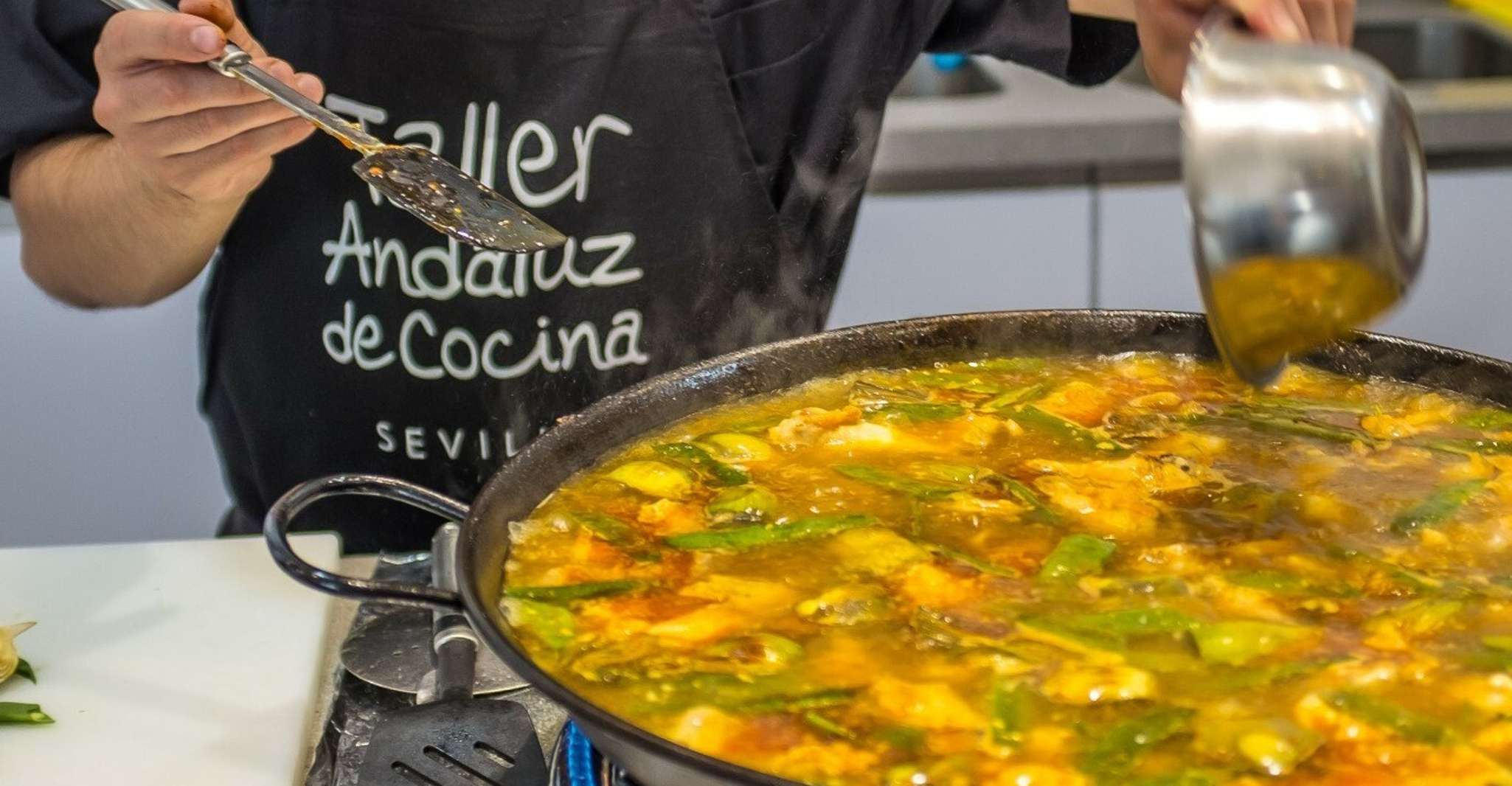Siviglia, classe di cucina spagnola di 3,5 ore e Triana Market Tour - Housity