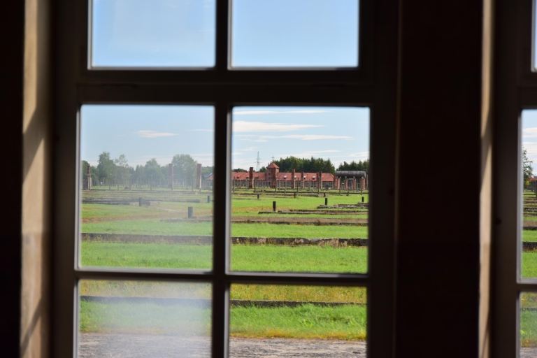 Vanuit Krakau: Auschwitz-Birkenau-tour met vervoerZelfgeleide tour met gids in het Engels