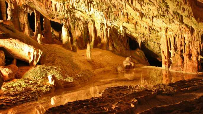 Puerto de San Miguel: Visita Guiada a la Cueva de Can Marçá con Entrada