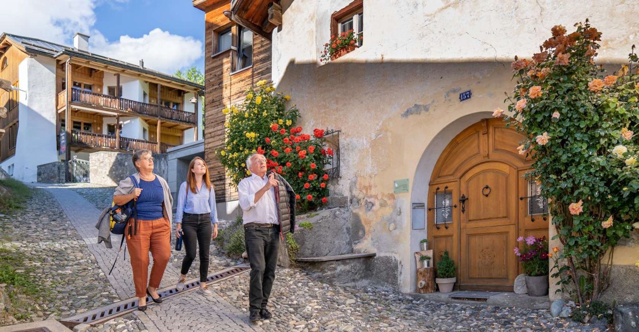 Scuol, recorrido a pie guiado por el pueblo de 2.5 horas - Housity