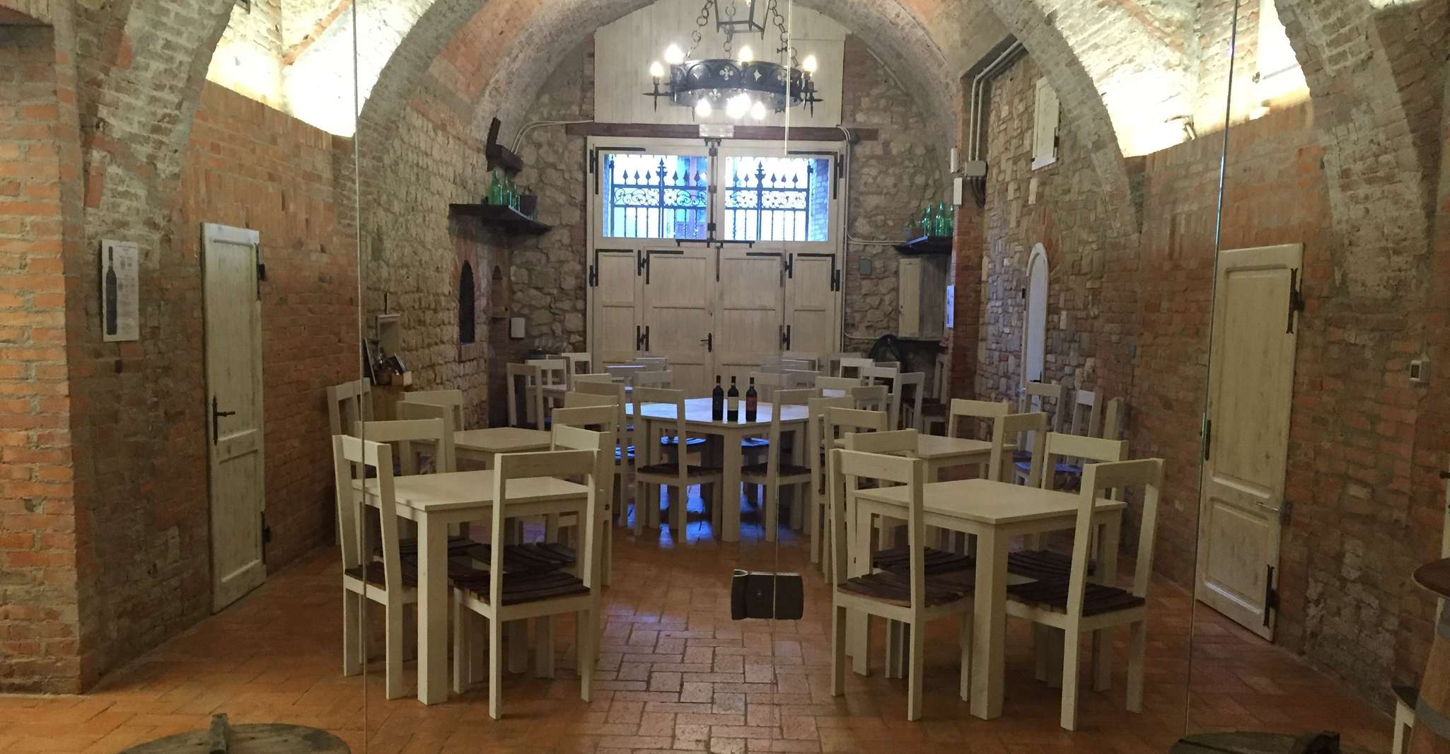 Montepulciano, Wijnproeverij & Lunch in een typische wijnmakerij - Hizvo