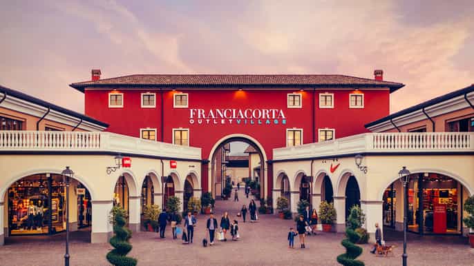 from bergamo franciacorta outlet village shopping tour
