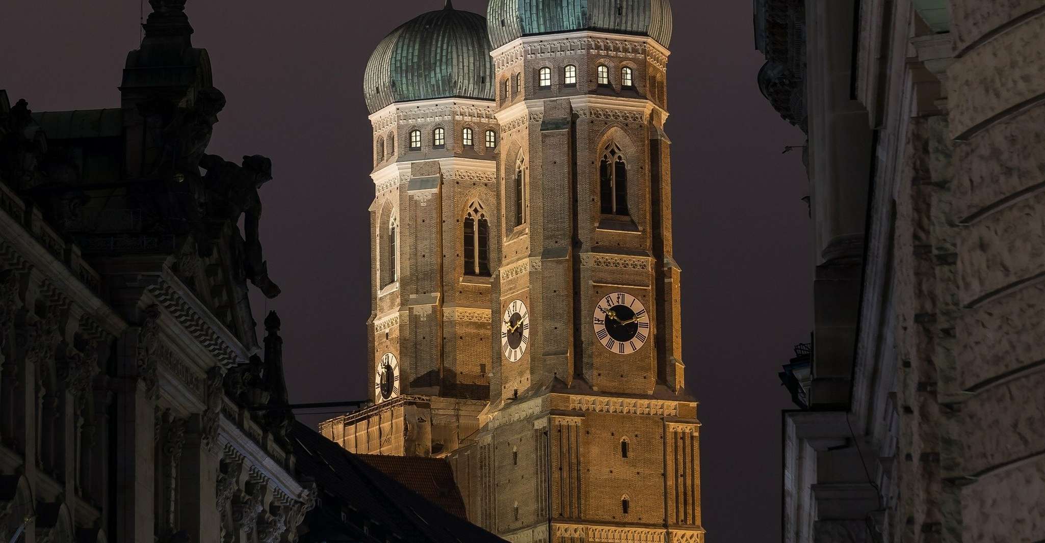 Munich: Night Watchman Torch Tour in German photo 5