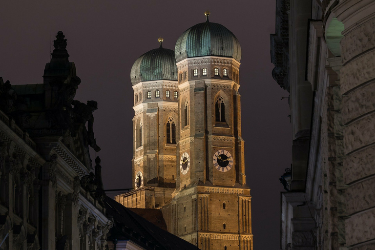 Monachium: piesza wycieczka ze stróżem nocnym z pochodnią