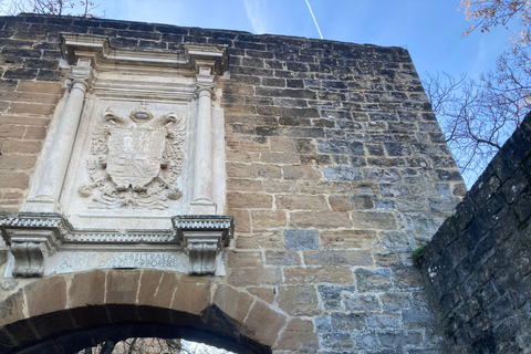 Cobblestones Tour Pamplona: Immersive Medieval Tour English Cobblestones Tour Pamplona: Immersive Medieval Tour English