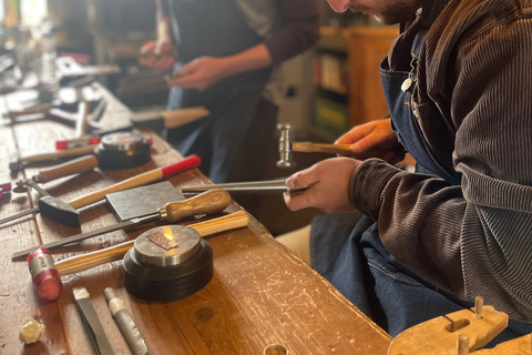 Brujas: Taller de fabricación de anillos de plata