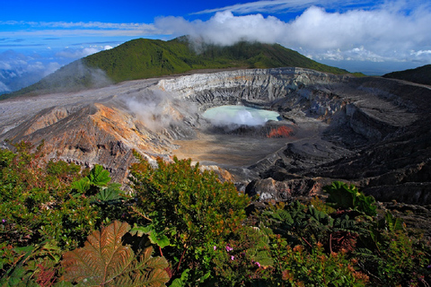 San Jose: vulcano Poas e giardini delle cascate di La PazTour privato di un giorno del Vulcano Poás e dei Giardini delle Cascate di La Paz