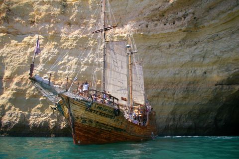 Portimão: rondvaart grotten met een piratenschip