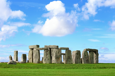 Ab London: Tagestour Stonehenge und BathEintritt zu Stonehenge