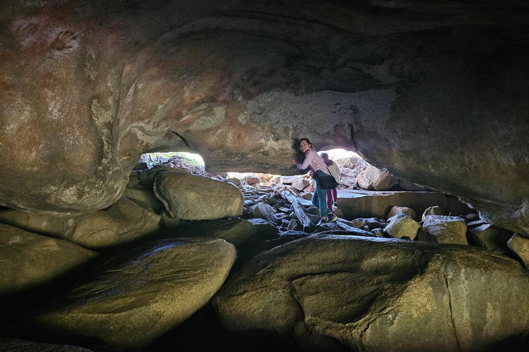 Perth: Wave Rock, Mulka's Cave, and Hippo's Yawn( Day Tour)