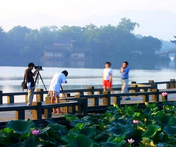 Hangzhou Private One Day Trip from Shanghai by Bullet Train
