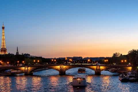 Paris: Eiffelturm Direkter Zugang & Kreuzfahrt bei Nacht