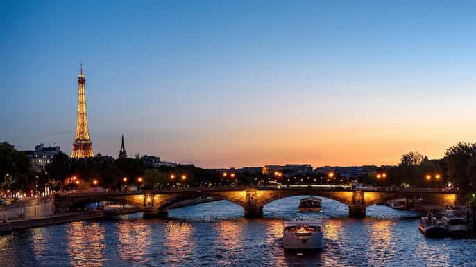 torre eiffel com acesso direto ao topo e cruzeiro noturno