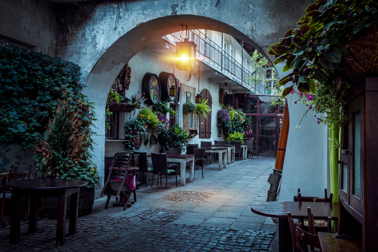 Krakow: Walking Tour in Italian Walking Tour of Kazimierz (Jewish Quarter)