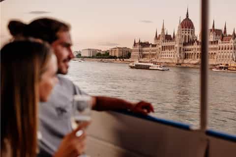 Budapest: Ultimate Evening Cruise with Drink