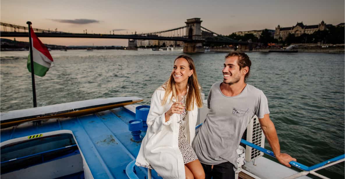 Budapest: crociera serale con opzione drink