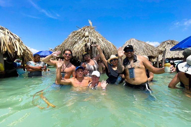 Cartagena: Visit 4 destinations by boat with lunch