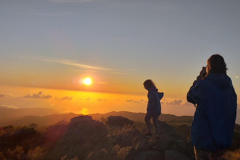 Pico do Arieiro: Private 4x4 Sunrise Trip with Hot Drinks