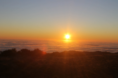 Pico do Arieiro: Private 4x4 Sunrise Trip with Hot Drinks