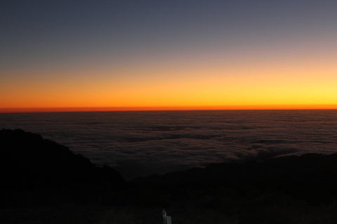 Pico do Arieiro: Private 4x4 Sunrise Trip with Hot Drinks