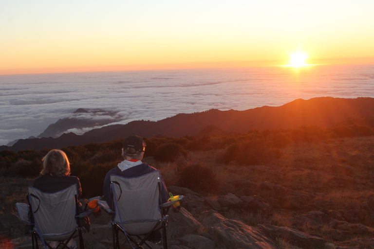 Pico do Arieiro: Private 4x4 Sunrise Trip with Hot Drinks