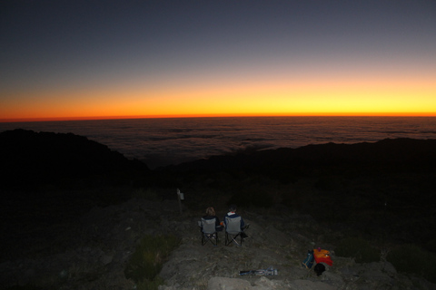 Pico do Arieiro: Private 4x4 Sunrise Trip with Hot Drinks