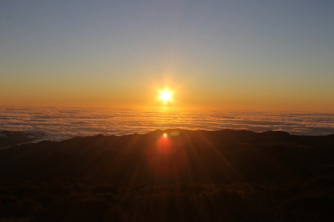 Pico do Arieiro: Private 4x4 Sunrise Trip with Hot Drinks