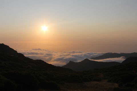 Pico do Arieiro: Private 4x4 Sunrise Trip with Hot Drinks