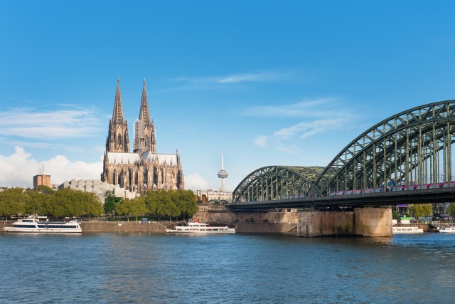 Visit Cologne Cathedral and Old Town Tour with 1 Kölsch in Cologne, Germany