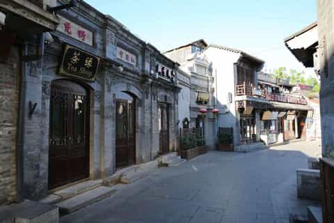 Hutongs: Walking Tour to Shichaihai & Prince Gong's Mansion