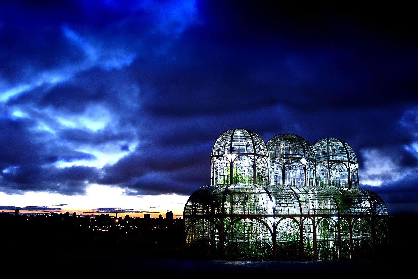 Curitiba: 4-stündige City-By-Night Tour mit Abendessen