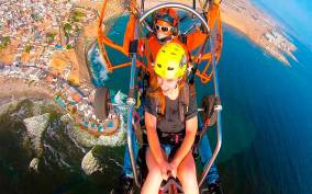 Lima: 15-minute Paragliding Tour with HD Video