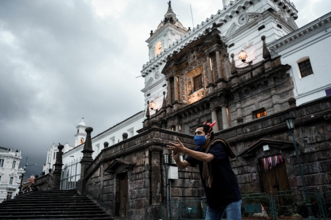 Quito: Miejskie legendy Quito przez nocOpcja z hotelowym transferem