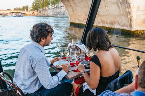 París: crucero con cena de 3 platos por el río SenaCrucero con cena de 3 platos, champán y pétalos de flores