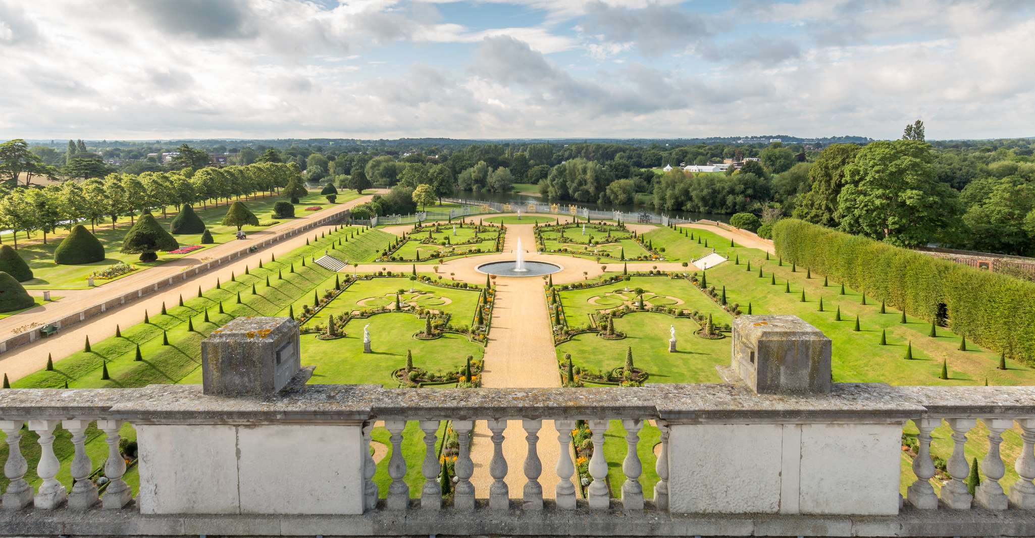 Hampton Court Palace and Gardens Entrance Ticket - Housity