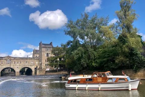 Bath: Sightseeing Boat Cruise with Prosecco