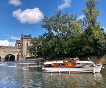 Bath: Sightseeing Boat Cruise with Prosecco