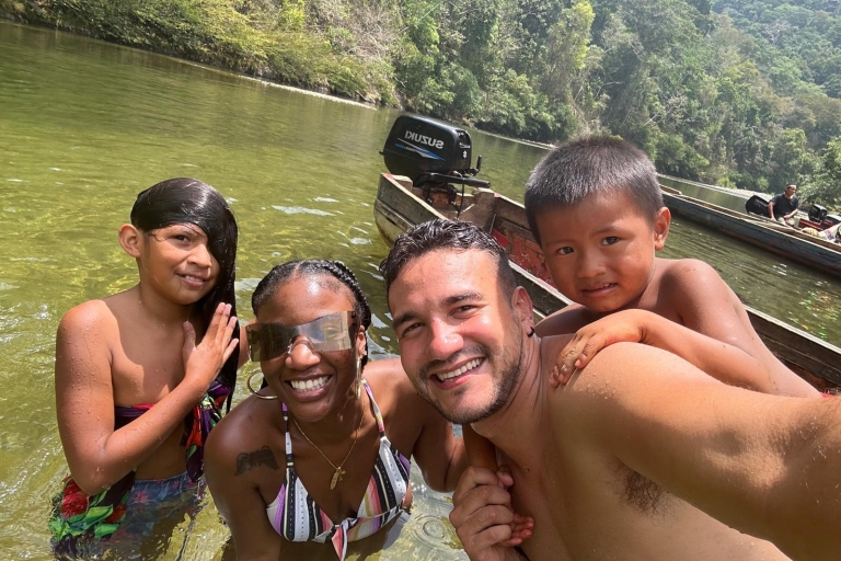 Embera inheems dorp in de Chagres jungle & waterval