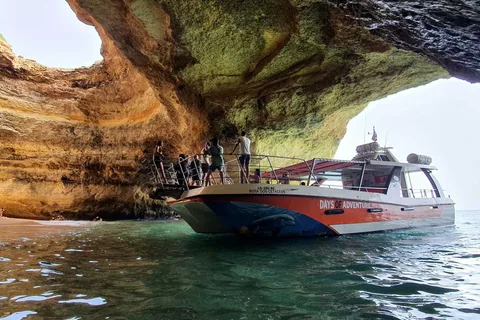 De Lagos: Passeio de Catamarã em Benagil para toda a família