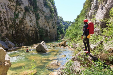 Ab Split: Canyoning-Tour am Fluss CetinaAb Zadvarje: Canyoning-Tour am Fluss Cetina