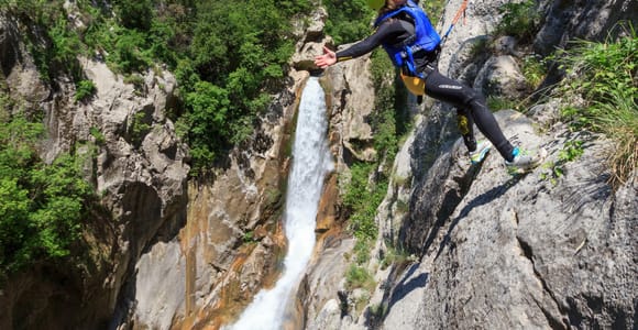 Von Split oder Zadvarje aus: Extrem-Canyoning auf dem Fluss Cetina Von Split oder Zadvarje aus: Extrem-Canyoning auf dem Fluss Cetina