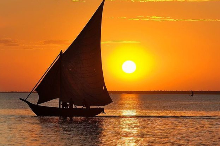 Mombasa: Old Town Walking Tour & Sunset Dhow Cruise Solo Private Tour