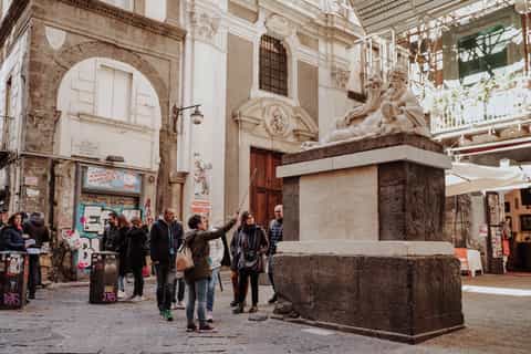 Naples: Old Town Small-Group Walking Tour