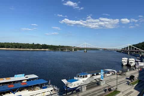 Kiev: Dnipro River Boat Cruise & Private Podil Walking Tour