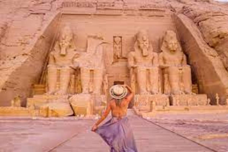 Do Cairo: Excursão de um dia a Abu Simbel com vôos e guia particularTour guiado com traslados, guia de turismo, almoço e entrada