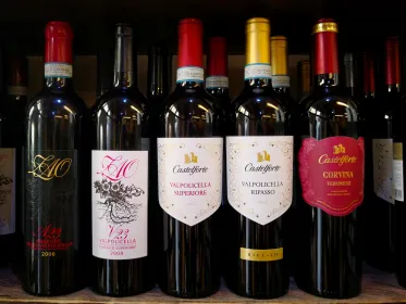 Verona: Weinverkostung mit verbundenen Augen