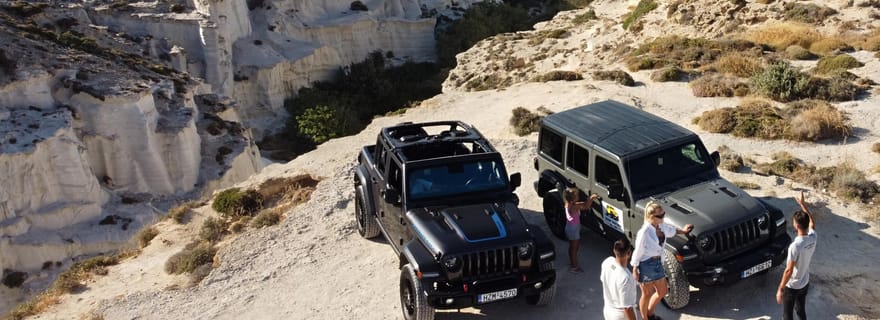 Journée d'aventure en Jeep à Milos : temps forts de l'île et barbecue